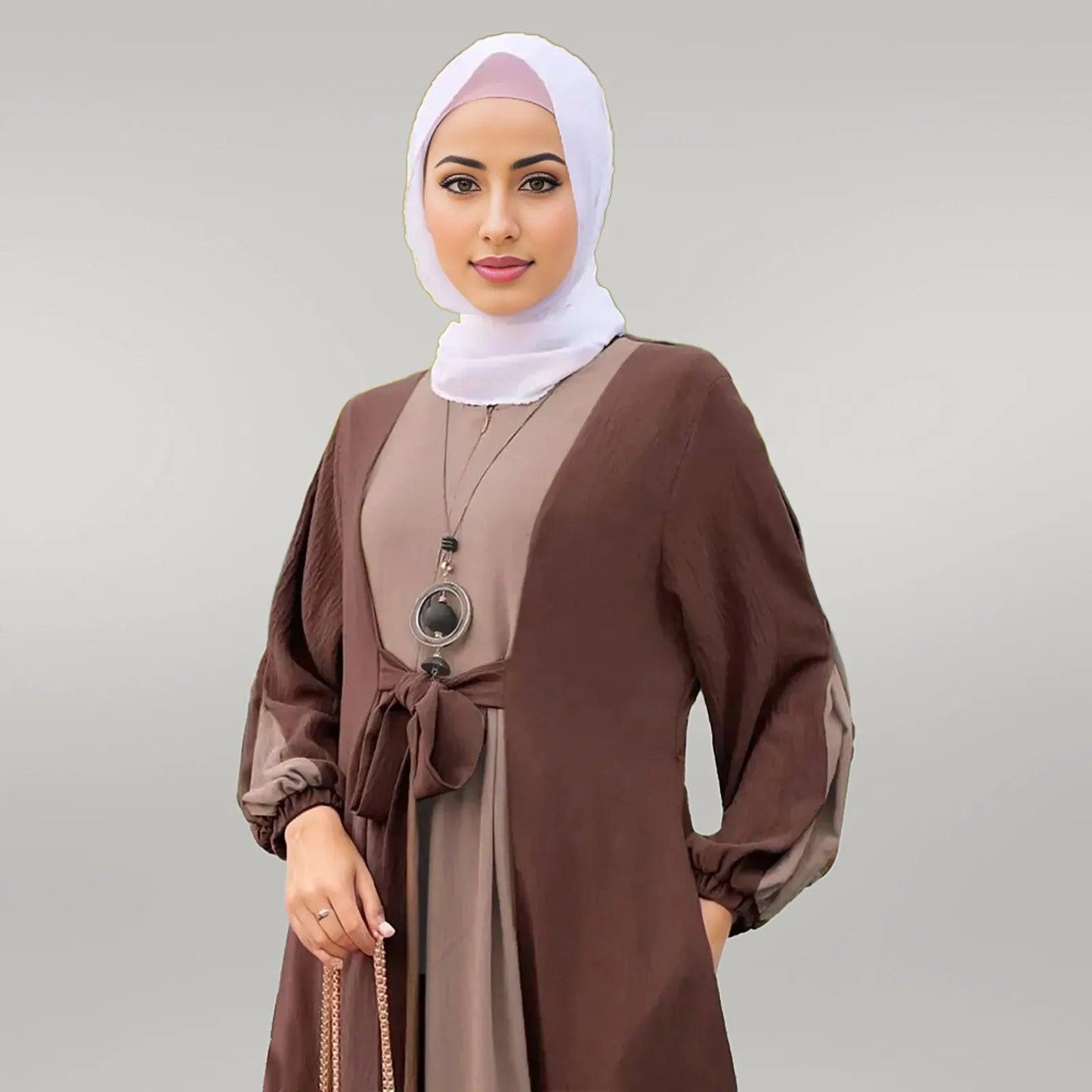 عباية بلونين باللون الأخضر والبني والأرجواني